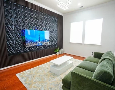 5625 Dolores Place Lane - Photo Thumbnail 6