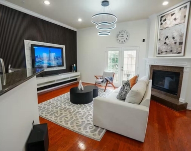 5625 Dolores Place Lane - Photo Thumbnail 3