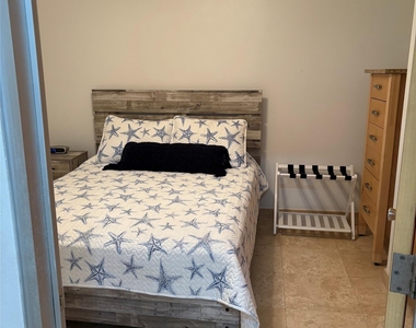 9420 Seawall Boulevard - Photo Thumbnail 11