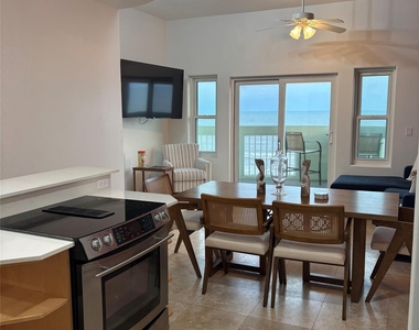 9420 Seawall Boulevard - Photo Thumbnail 3
