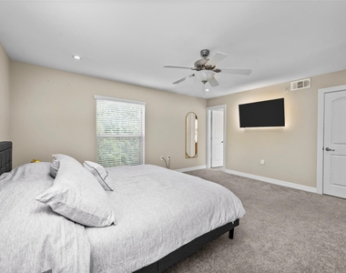 3501 Chenevert Street - Photo Thumbnail 10