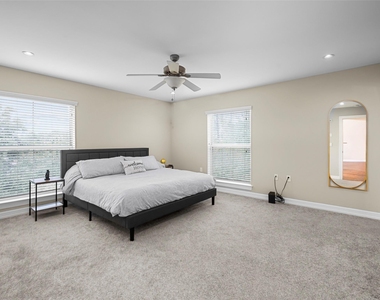 3501 Chenevert Street - Photo Thumbnail 12