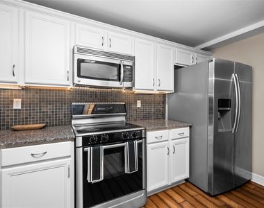 3501 Chenevert Street - Photo Thumbnail 6