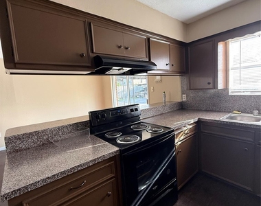 1503 Donovan Street - Photo Thumbnail 6