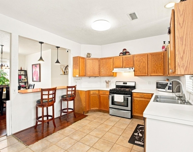 2910 Greenvalley Trail Drive - Photo Thumbnail 8