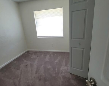1190 Pine Valley Lane - Photo Thumbnail 7