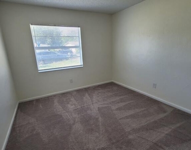 1190 Pine Valley Lane - Photo Thumbnail 10