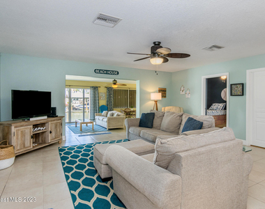 187 Jamaica Drive - Photo Thumbnail 3