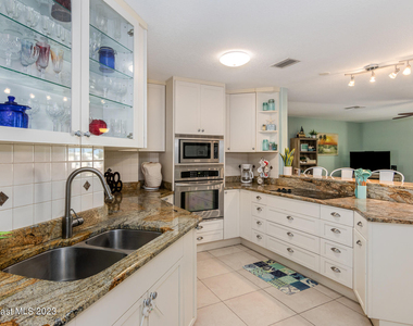 187 Jamaica Drive - Photo Thumbnail 9