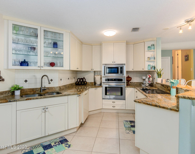 187 Jamaica Drive - Photo Thumbnail 7