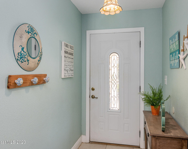 187 Jamaica Drive - Photo Thumbnail 2