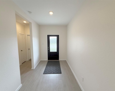 423 Amy Street - Photo Thumbnail 5