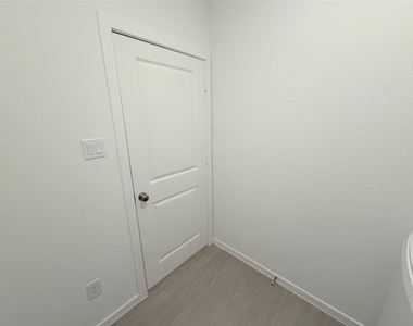 423 Amy Street - Photo Thumbnail 39
