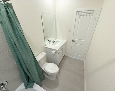423 Amy Street - Photo Thumbnail 28