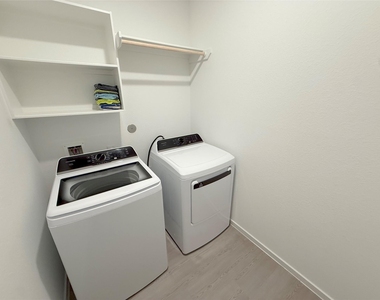 423 Amy Street - Photo Thumbnail 35