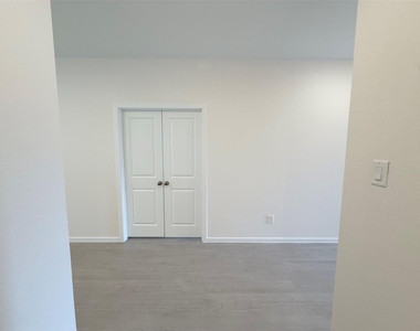 423 Amy Street - Photo Thumbnail 43