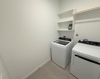 423 Amy Street - Photo Thumbnail 41
