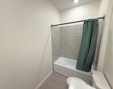423 Amy Street - Photo Thumbnail 32