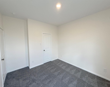 423 Amy Street - Photo Thumbnail 13