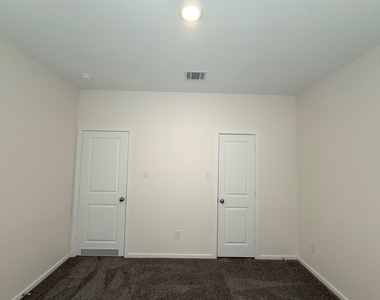 423 Amy Street - Photo Thumbnail 19