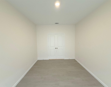 423 Amy Street - Photo Thumbnail 48