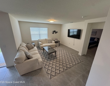 1349 Ashford Avenue Ne - Photo Thumbnail 2