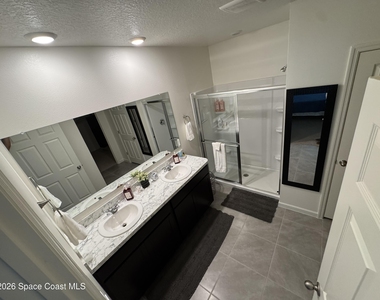 1349 Ashford Avenue Ne - Photo Thumbnail 8