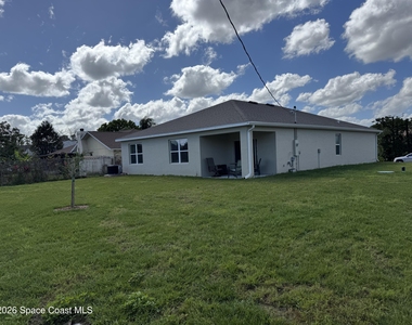 1349 Ashford Avenue Ne - Photo Thumbnail 14