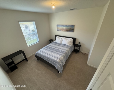 1349 Ashford Avenue Ne - Photo Thumbnail 6