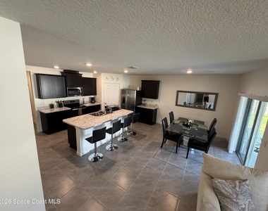 1349 Ashford Avenue Ne - Photo Thumbnail 15