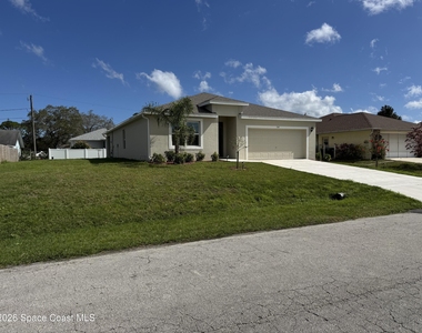 1349 Ashford Avenue Ne - Photo Thumbnail 1