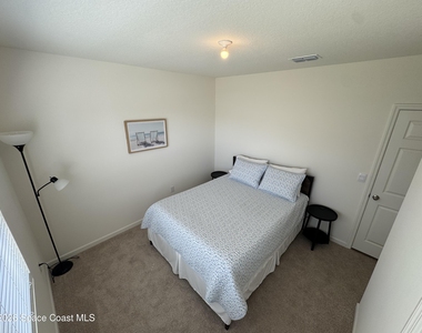 1349 Ashford Avenue Ne - Photo Thumbnail 4