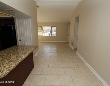 907 Commerce Road Se - Photo Thumbnail 4