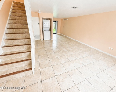 1300 Arlington Lane Ne - Photo Thumbnail 1