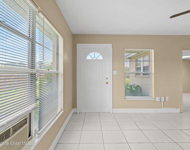 1833 Jackson Avenue - Photo Thumbnail 1