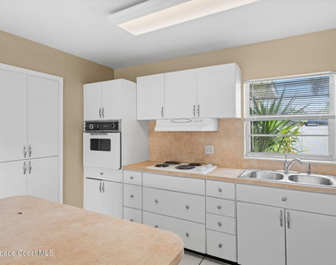 1833 Jackson Avenue - Photo Thumbnail 8