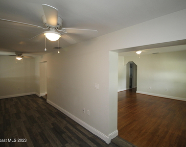 1905 Oak Street - Photo Thumbnail 6