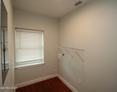 1905 Oak Street - Photo Thumbnail 9