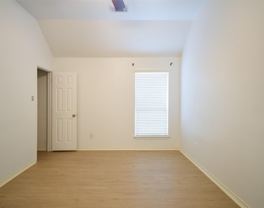 1511 Eden Meadows Drive - Photo Thumbnail 9