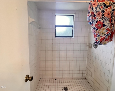 934 Colonial Avenue Se - Photo Thumbnail 5