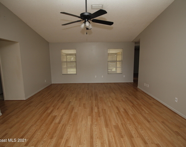 934 Colonial Avenue Se - Photo Thumbnail 3