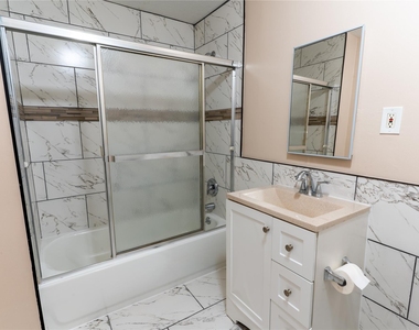 305 N Live Oak Street - Photo Thumbnail 12