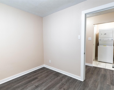 305 N Live Oak Street - Photo Thumbnail 7