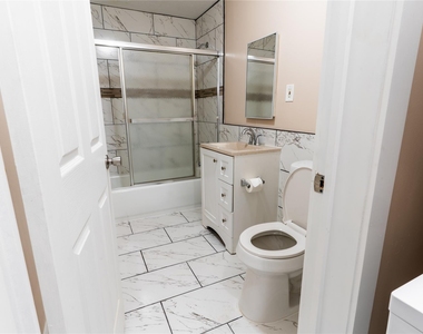 305 N Live Oak Street - Photo Thumbnail 11