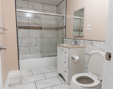 305 N Live Oak Street - Photo Thumbnail 1