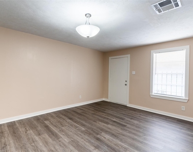 305 N Live Oak Street - Photo Thumbnail 10