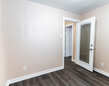 305 N Live Oak Street - Photo Thumbnail 6