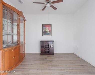 560 Remington Green Drive Se - Photo Thumbnail 3