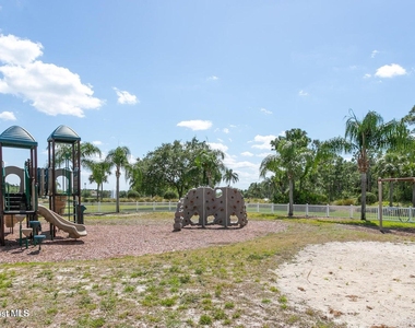 560 Remington Green Drive Se - Photo Thumbnail 15
