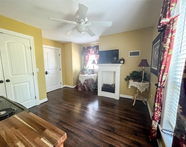 9500 Mayfield Avenue - Photo Thumbnail 5